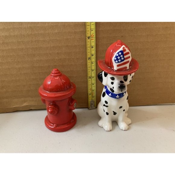 Westland Dalmatian/Dog & Fire Hydrant Salt & Pepper Shaker Set - No Box Magnetic - Picture 8 of 8